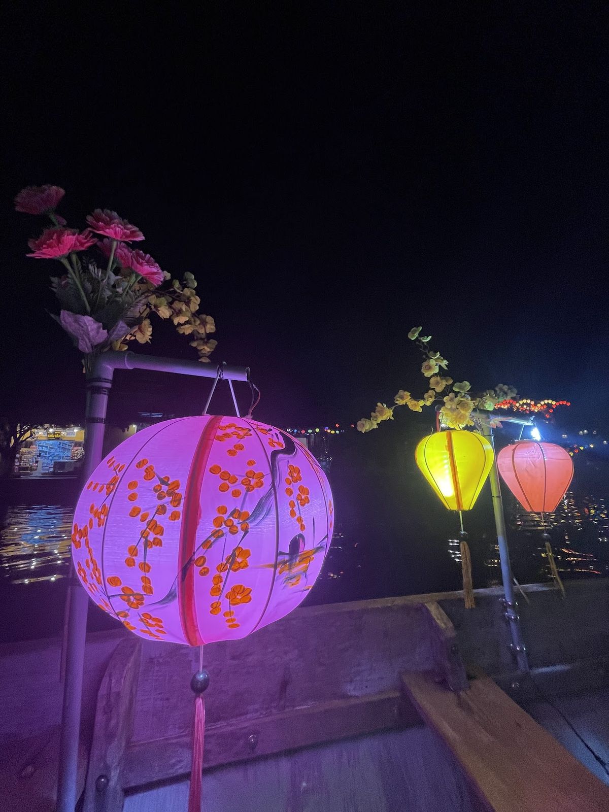 Bến thuyền thả hoa đăng trên sông Hoài photo 4