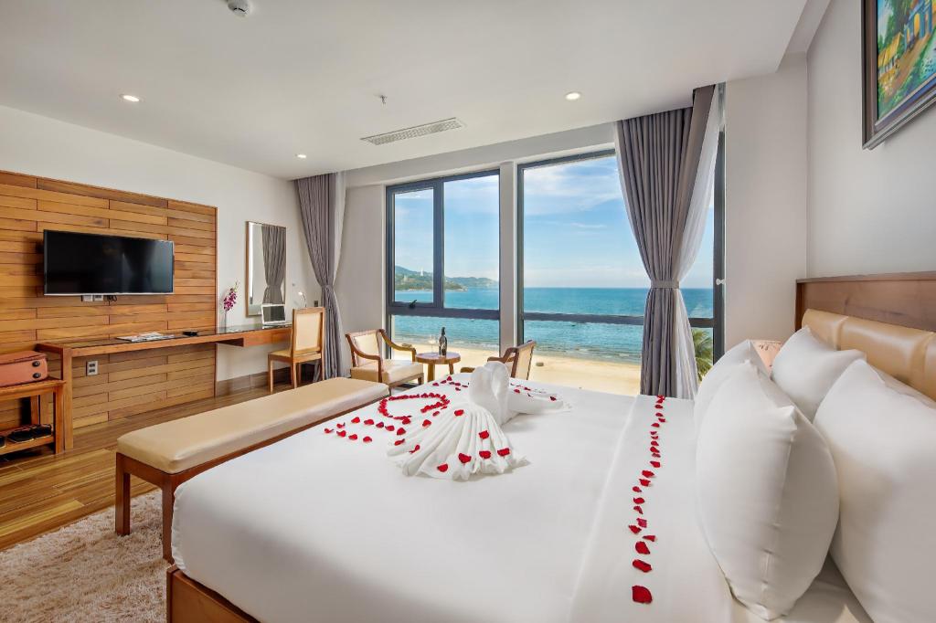 Guest bedroom at Alisia Beach Hotel