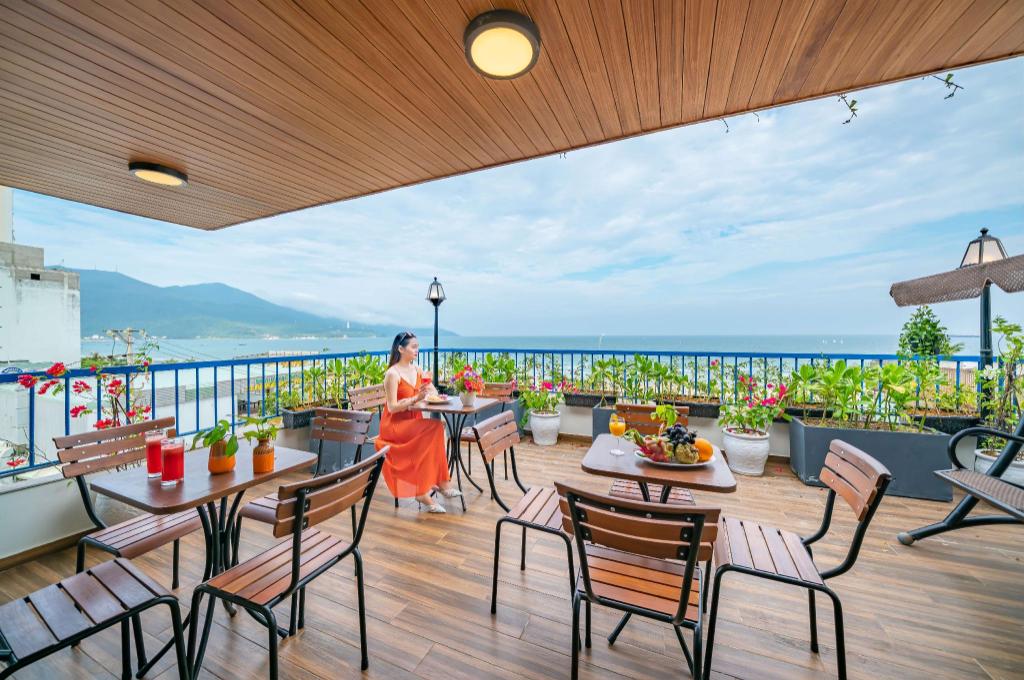 Balcony chairs at Cani Beach House looking toward the sea