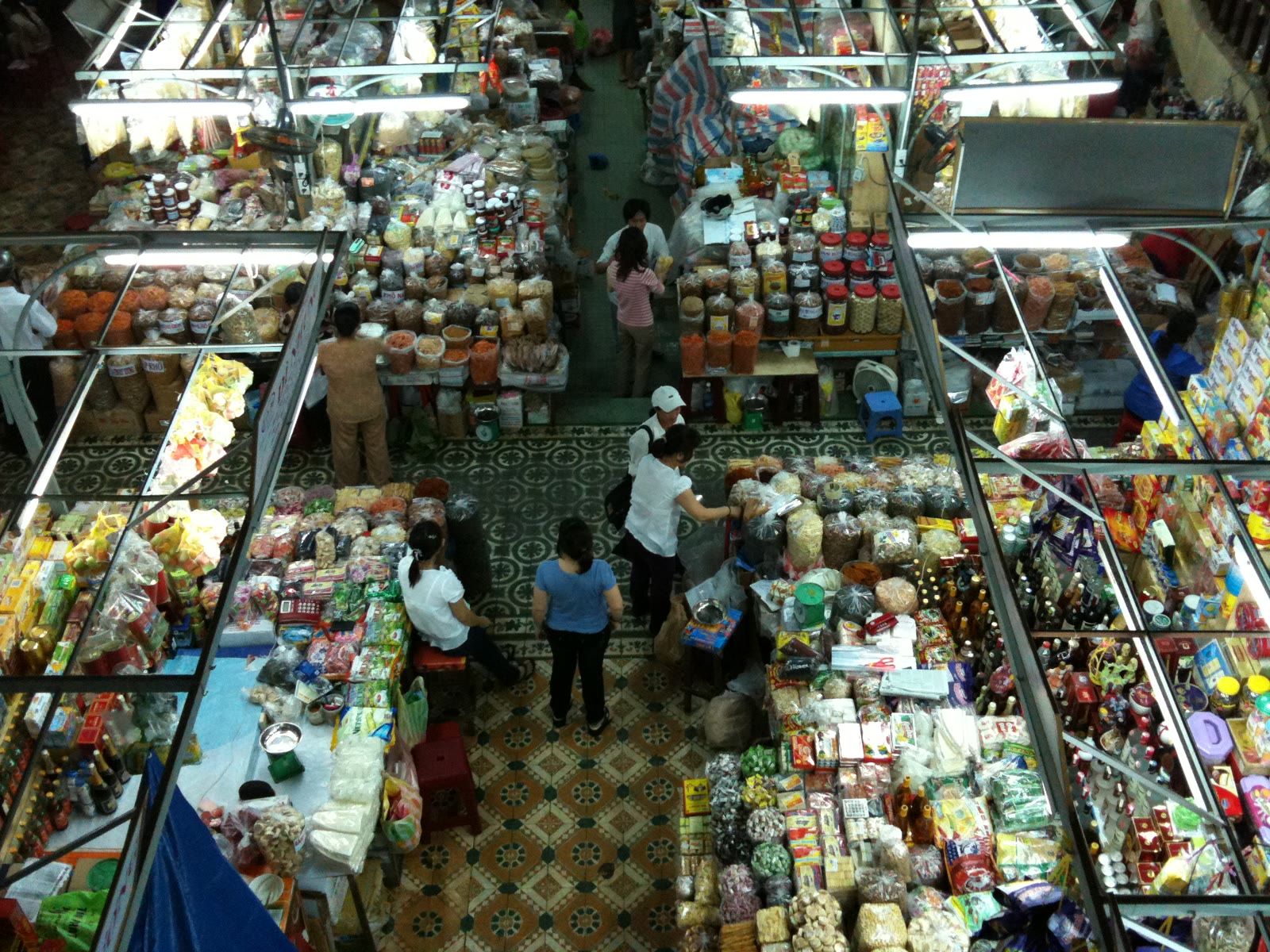 Ground-floor aisle in Han Market with produce and seafood stalls