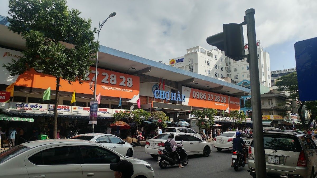 Han Market exterior on Tran Phu Street in Da Nang city centre