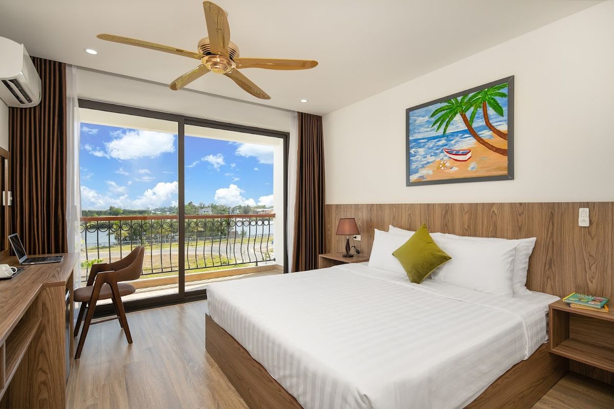 1 Stop Vivi An Bang Beach Hoi An Hotel pool and grounds in An Bang Beach