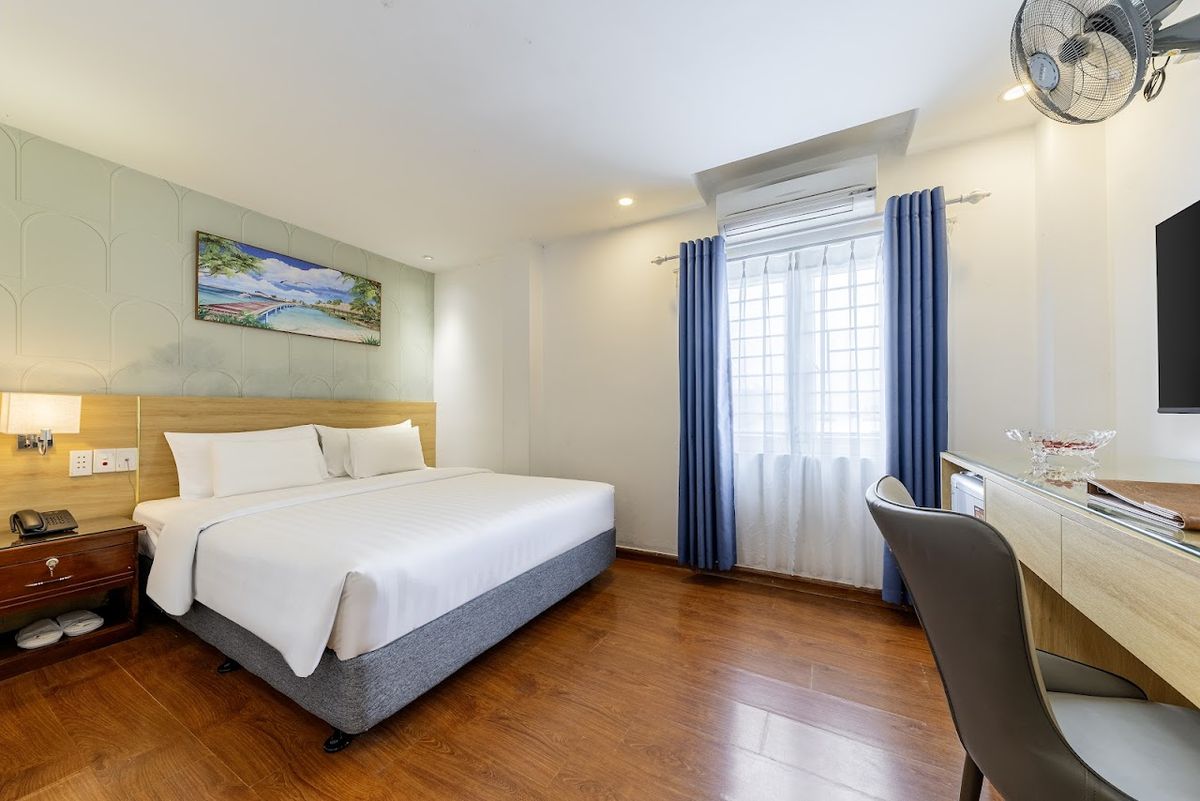 A25 Hotel - Đà Nẵng pool and grounds in Da Nang City Centre