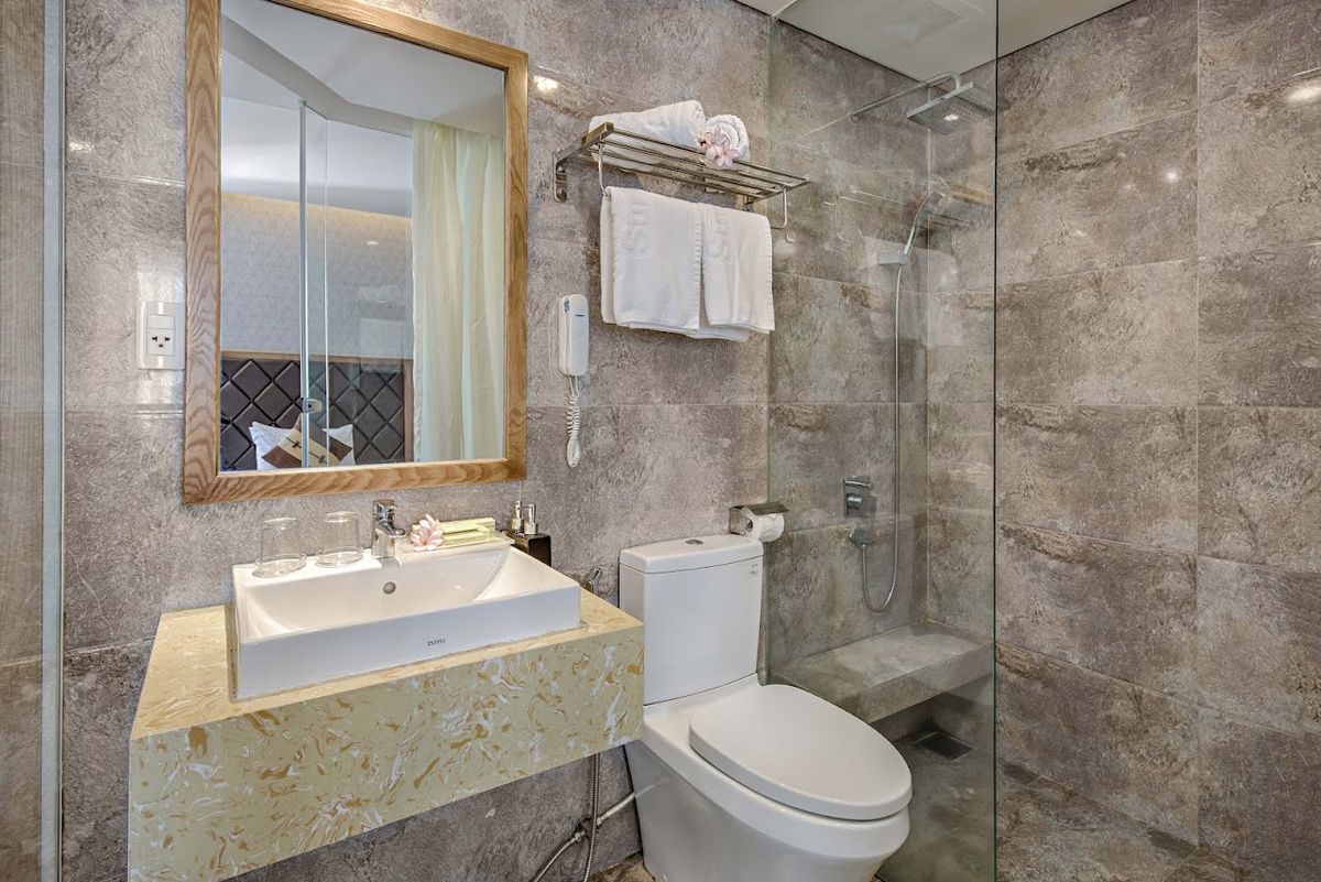 Bliss Luxury Hotel & Spa Da Nang facilities in My Khe Beach