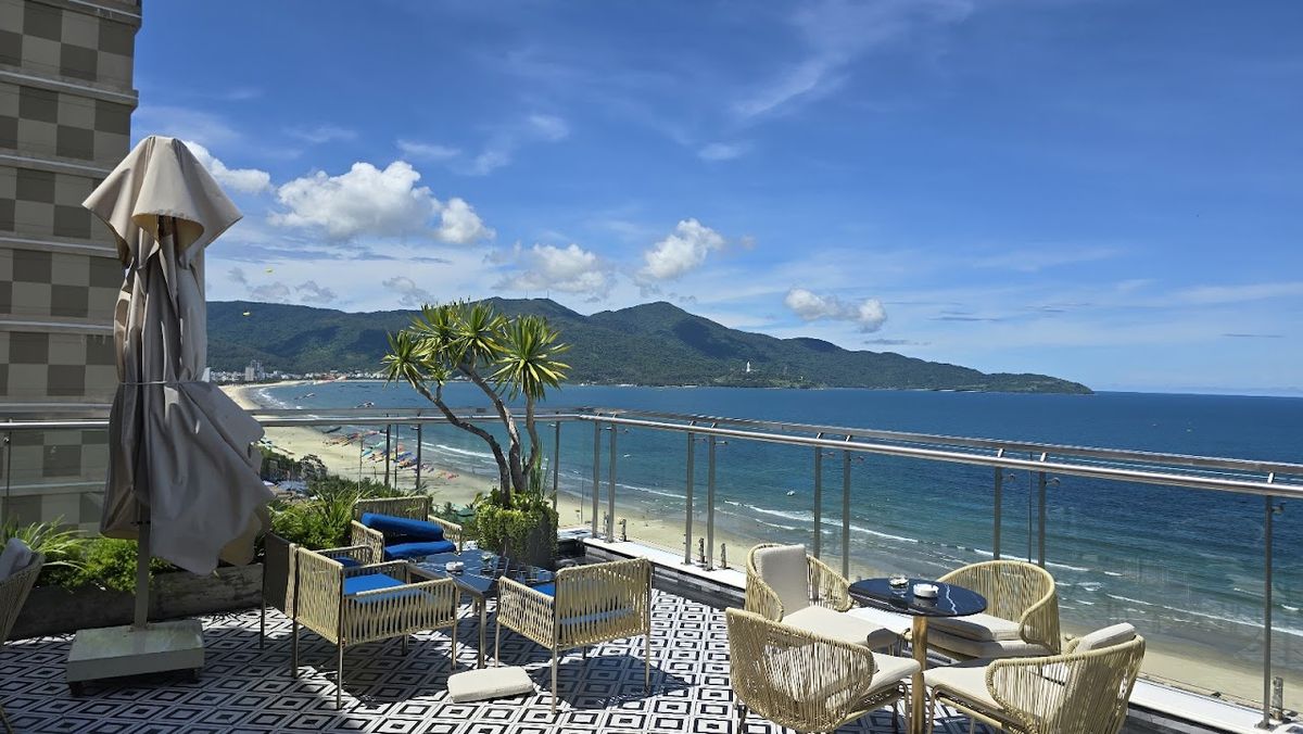 BlueSun Hotel exterior in My Khe Beach
