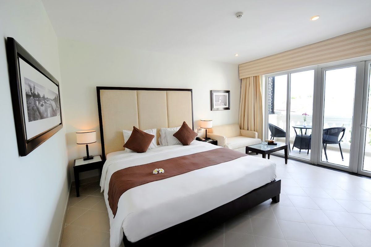 Boutique Hoi An Resort pool and grounds in Hoi An Old Town