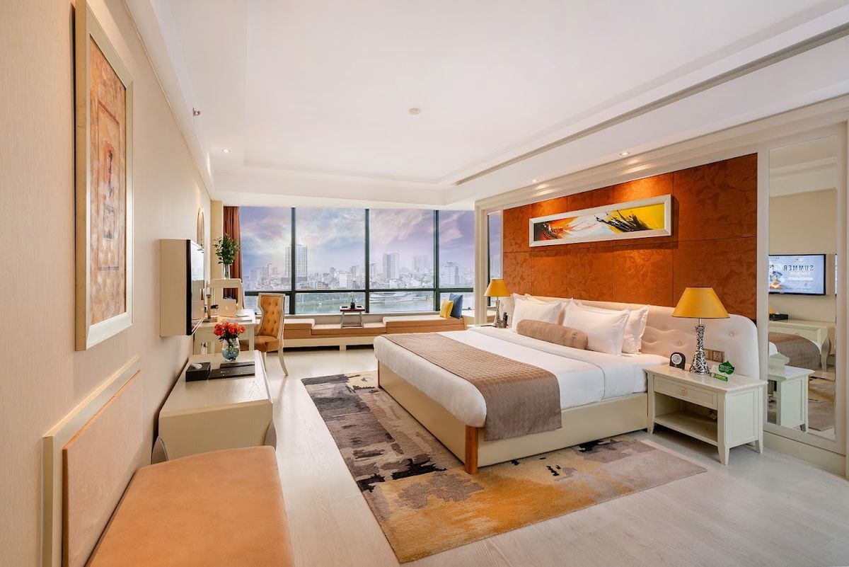 Brilliant Hotel pool and grounds in Da Nang City Centre