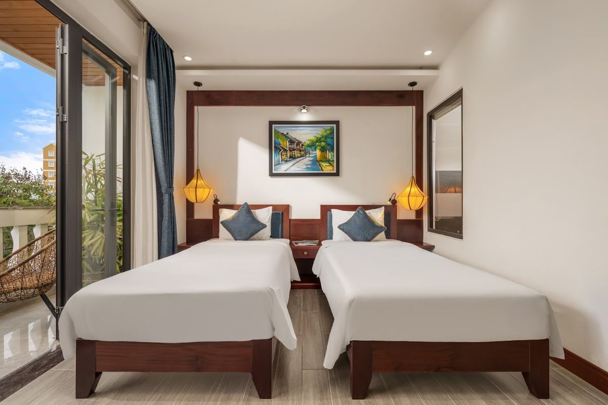 Calla Hotel Hoi An pool and grounds in Hoi An Old Town