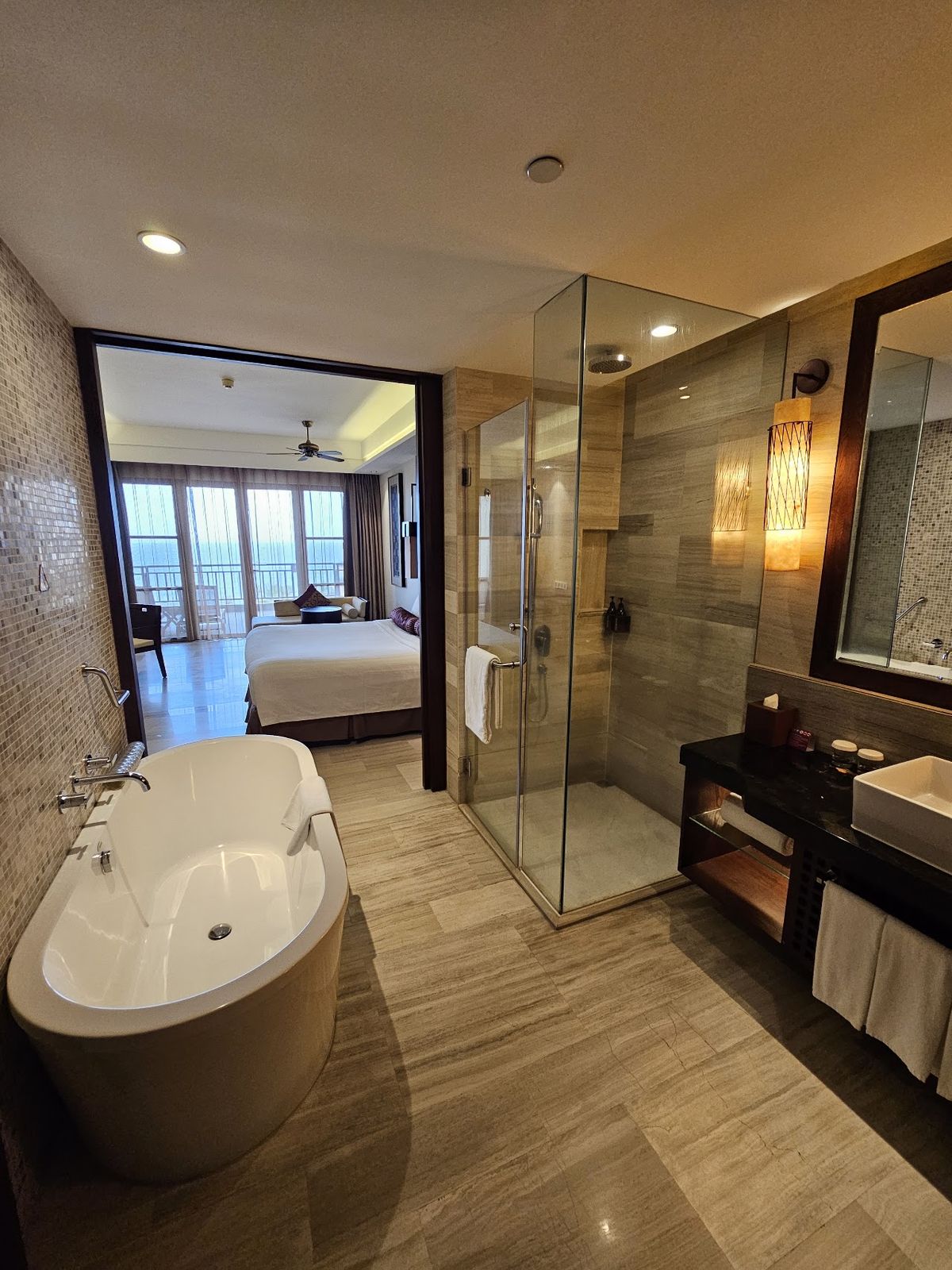 Crowne Plaza Danang by IHG facilities in Non Nuoc