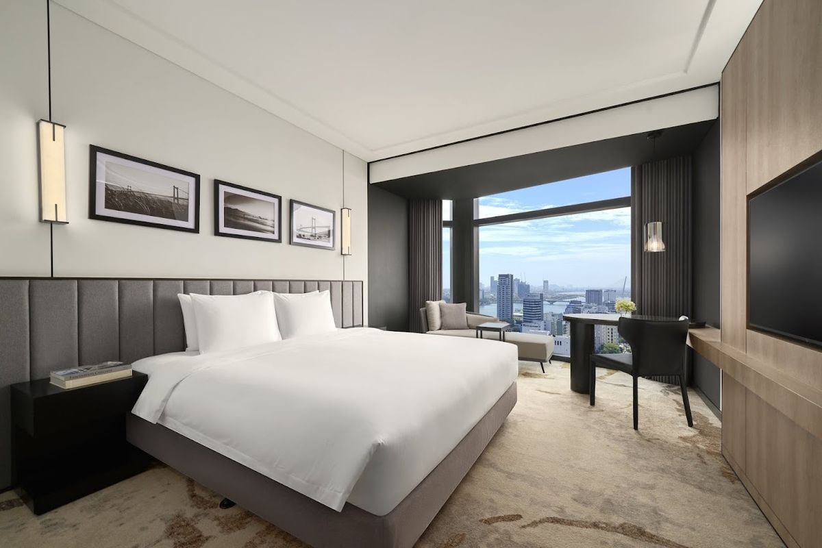 Crowne Plaza Danang City Centre by IHG pool and grounds in Da Nang City Centre
