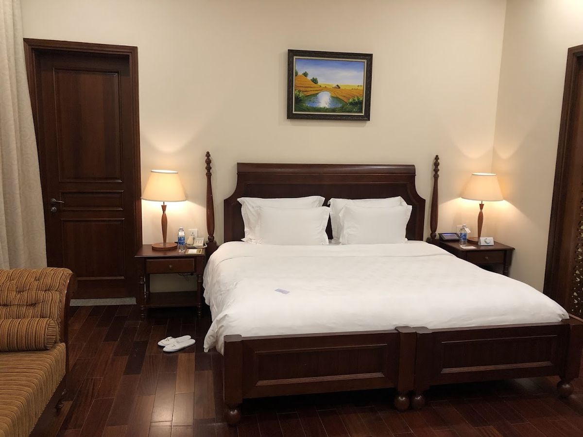 Danang Marriott Resort & Spa pool and grounds in Non Nuoc