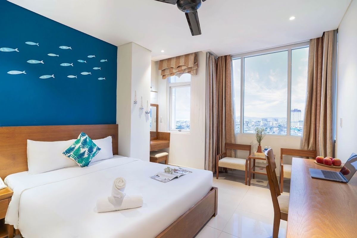 Doha Central Bliss Da Nang Hotel By Haviland pool and grounds in Da Nang City Centre