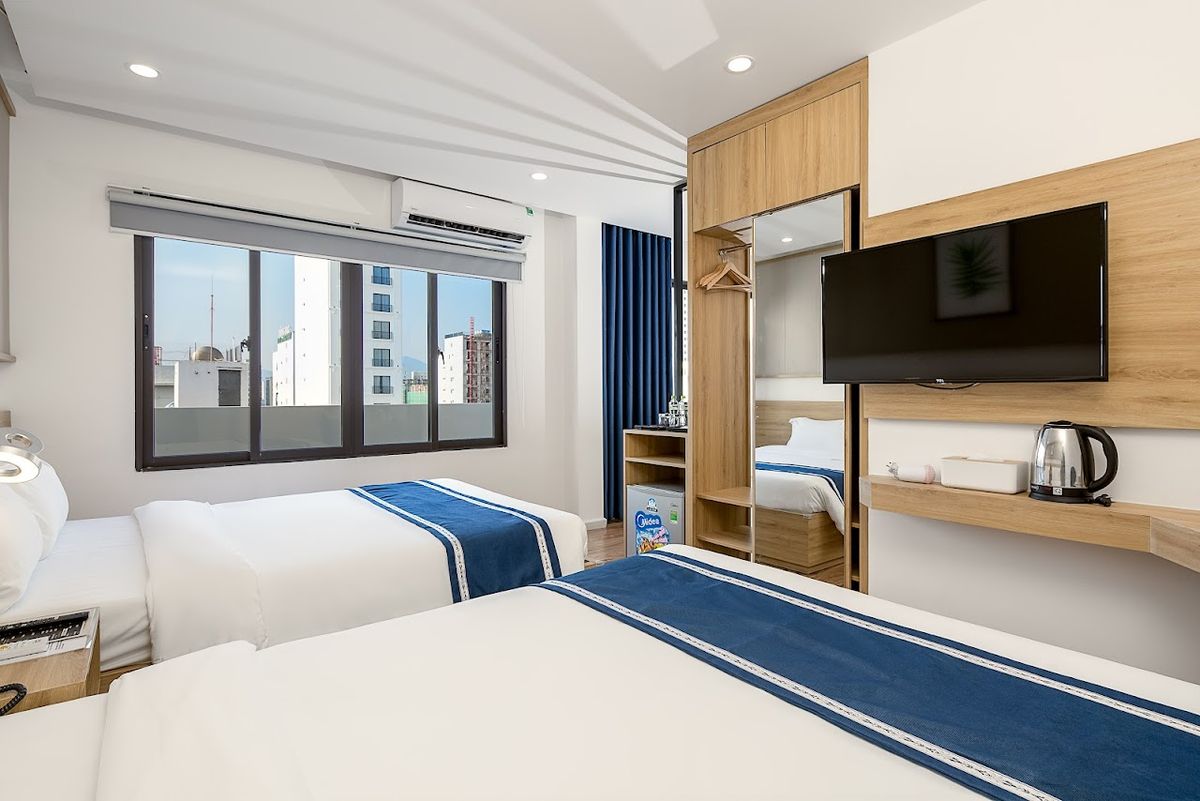 Doji Stars Hotel pool and grounds in An Thuong