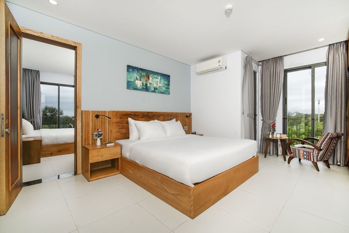 DOMA by HSuites Hotel & Apartment pool and grounds in Non Nuoc