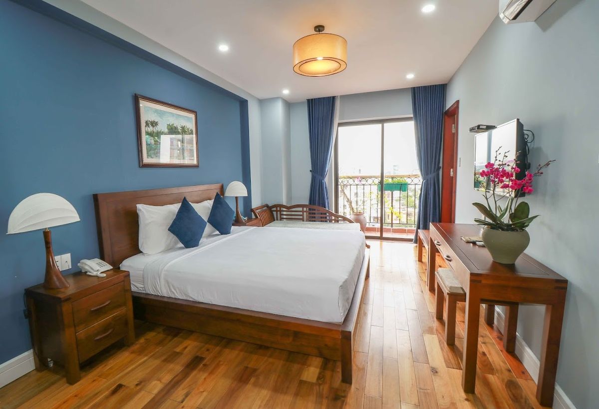 Eco Green Boutique Hotel Da Nang pool and grounds in An Thuong