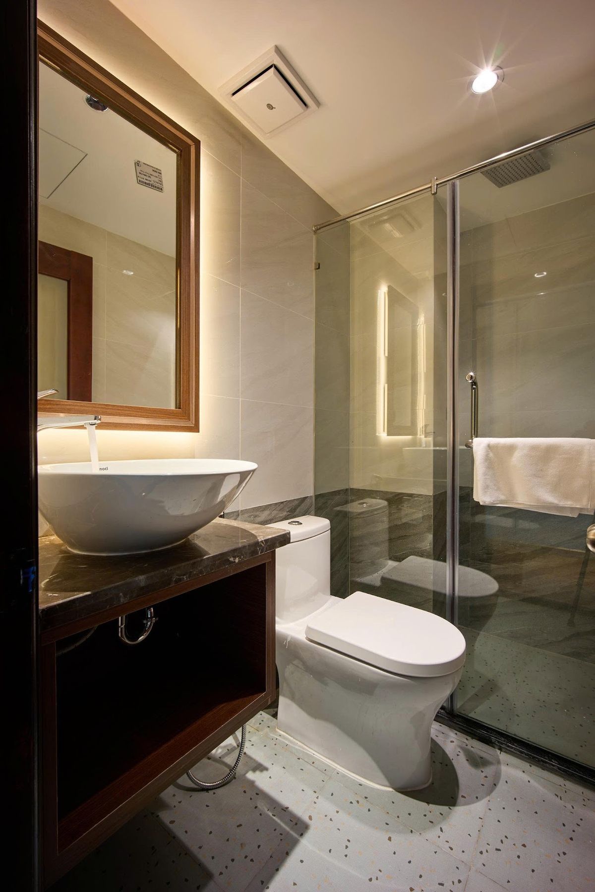 Elite Luxury Hotel Da Nang room interior in Da Nang City Centre