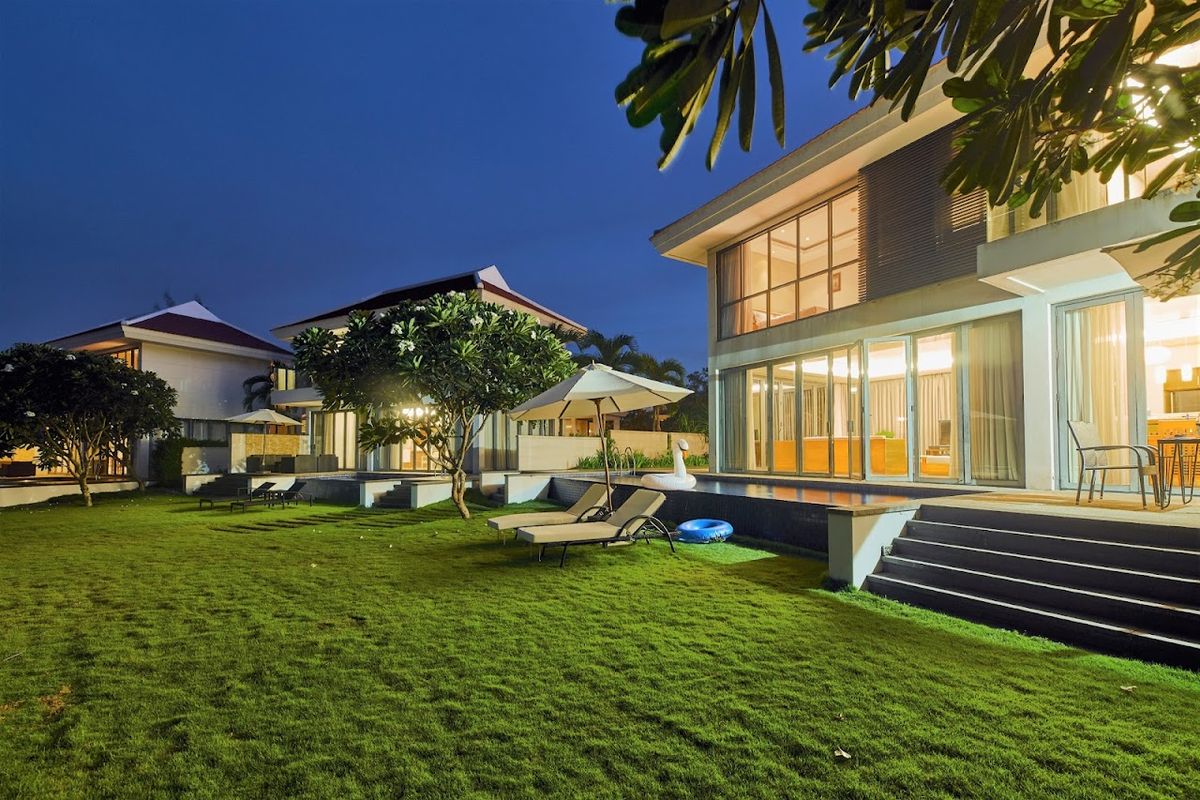 Emblemsea villa exterior in Non Nuoc