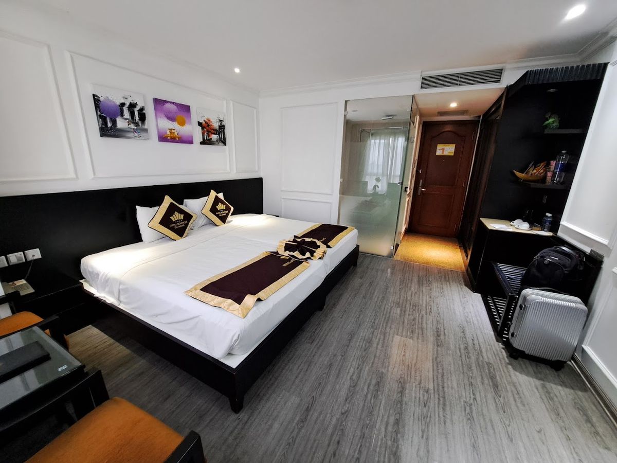 Fivitel Boutique Da Nang pool and grounds in Da Nang City Centre