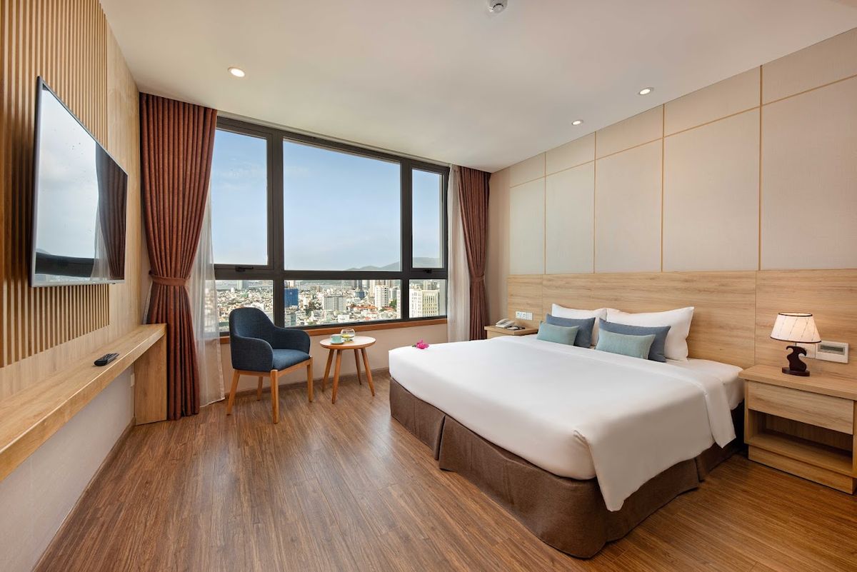 G8 Luxury Hotel pool and grounds in Da Nang City Centre