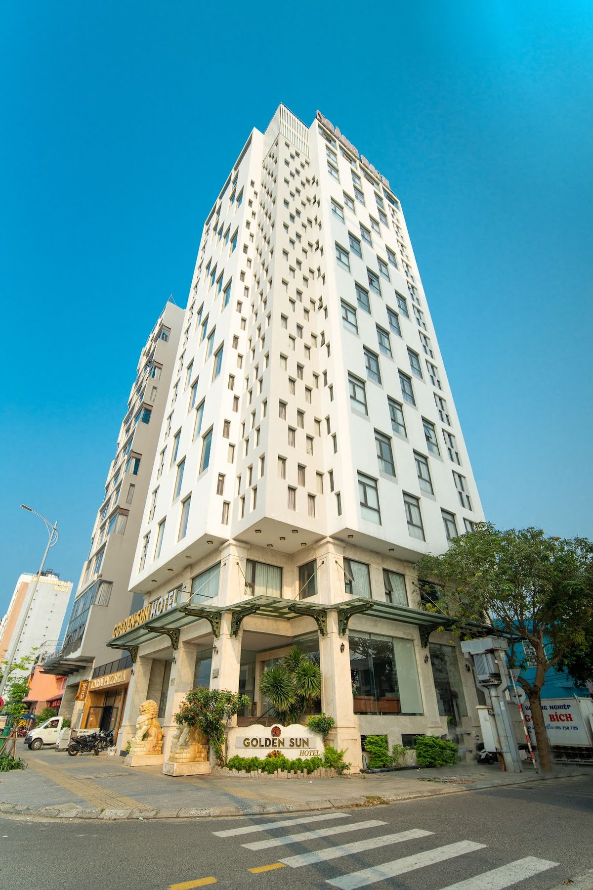 Golden Sun Hotel Đà Nẵng exterior in My Khe Beach