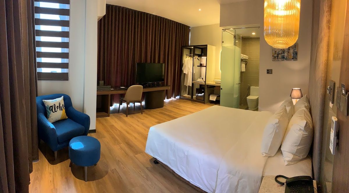 Hadiva Boutique Hotel pool and grounds in Da Nang City Centre