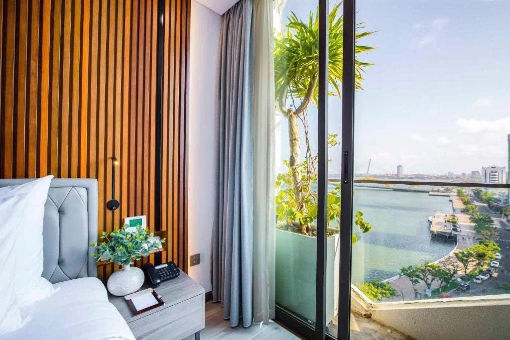 HAIAN Riverfront Hotel Da Nang pool and grounds in Da Nang City Centre