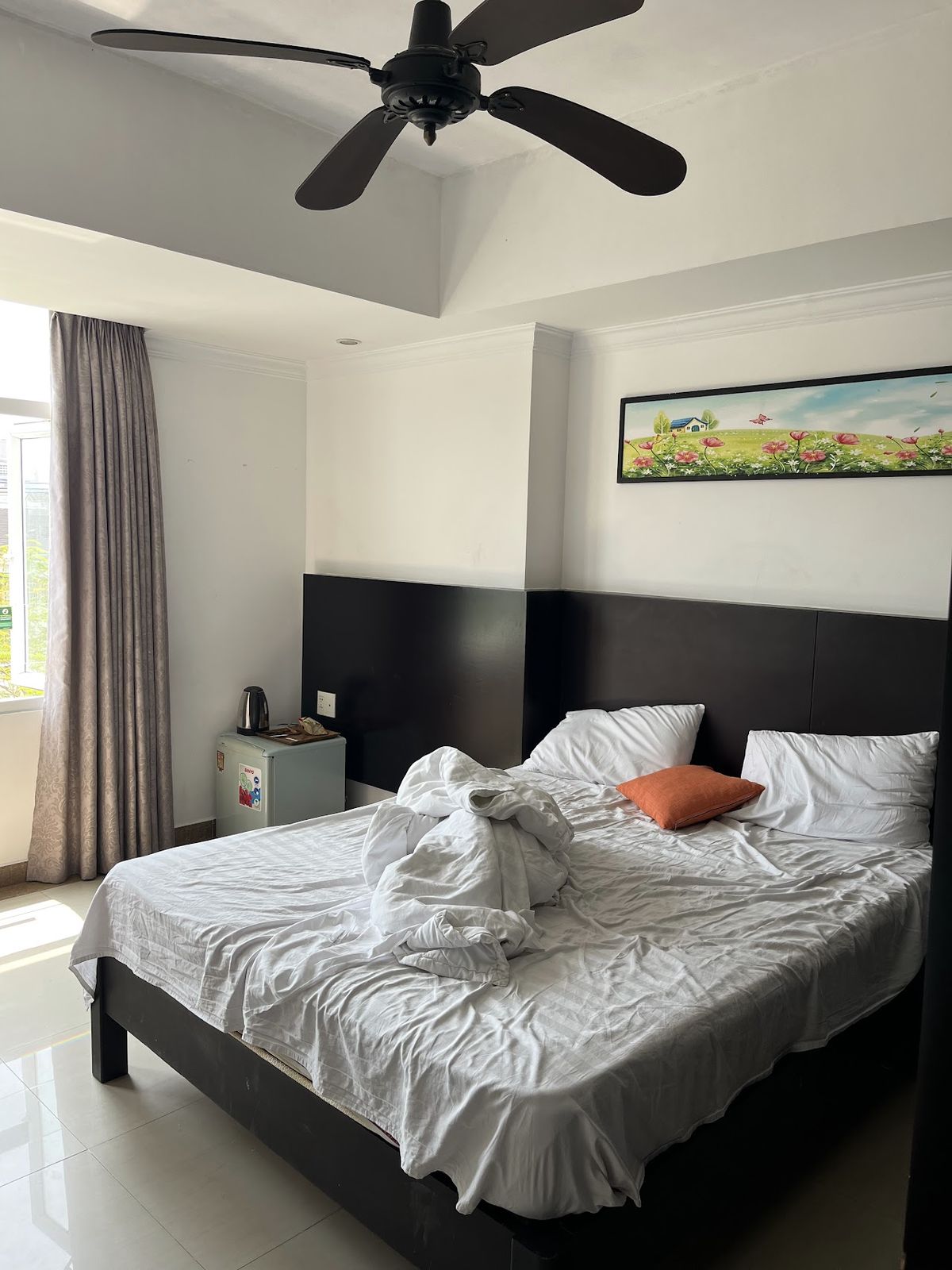 Harbor Hotel pool and grounds in An Thuong