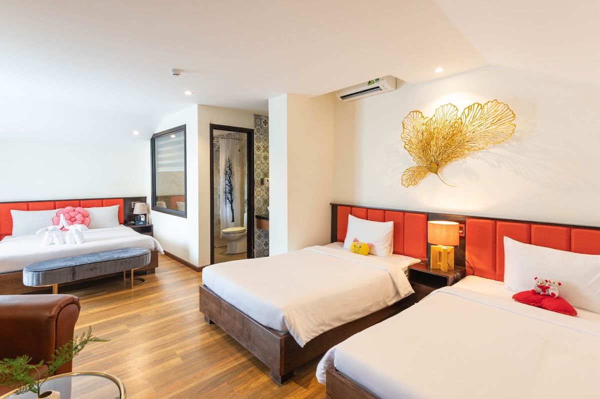 Hoang Trinh Hotel pool and grounds in Hoi An Old Town