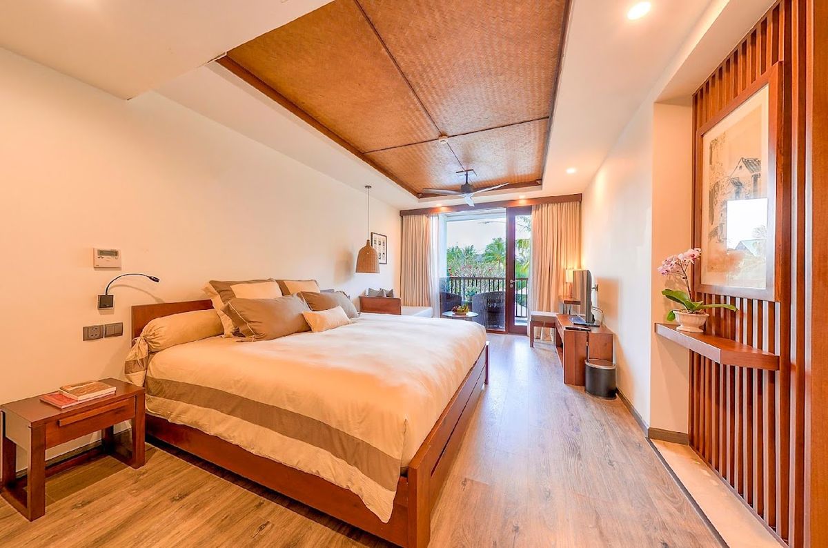 Hoi An Eco Lodge & Spa pool and grounds in Hoi An Old Town