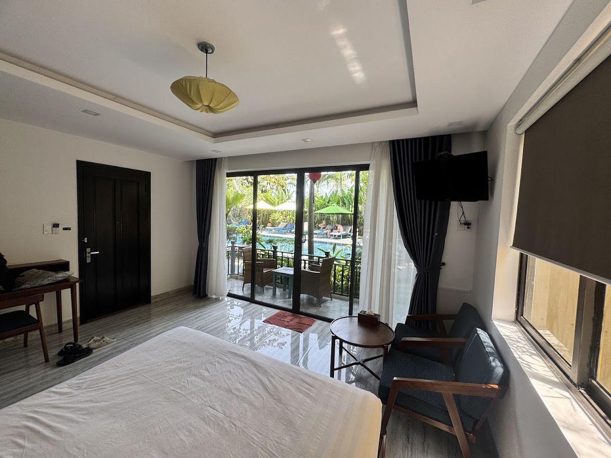Hoi An Four Seasons Villa pool and grounds in Hoi An Old Town
