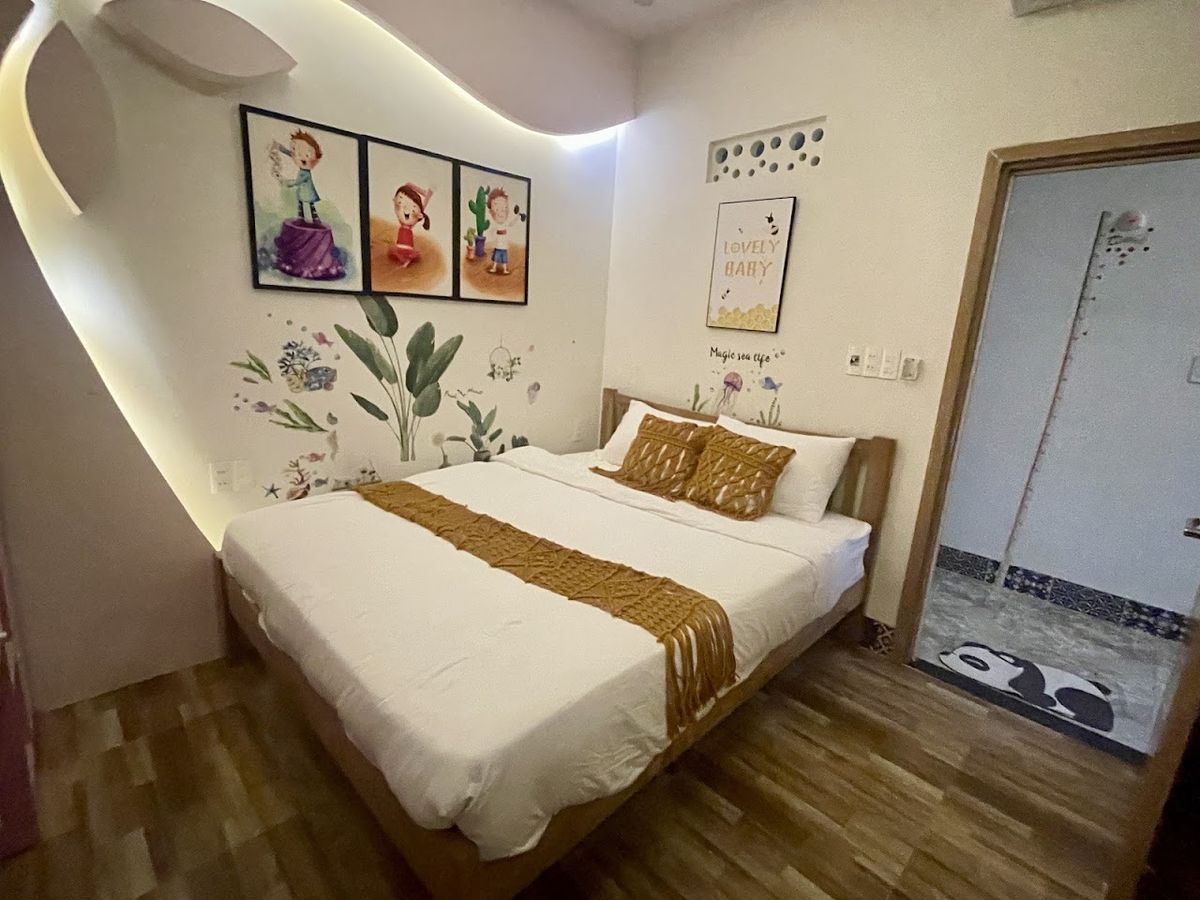 Hoi An Lazy Bear Villa pool and grounds in Hoi An Old Town