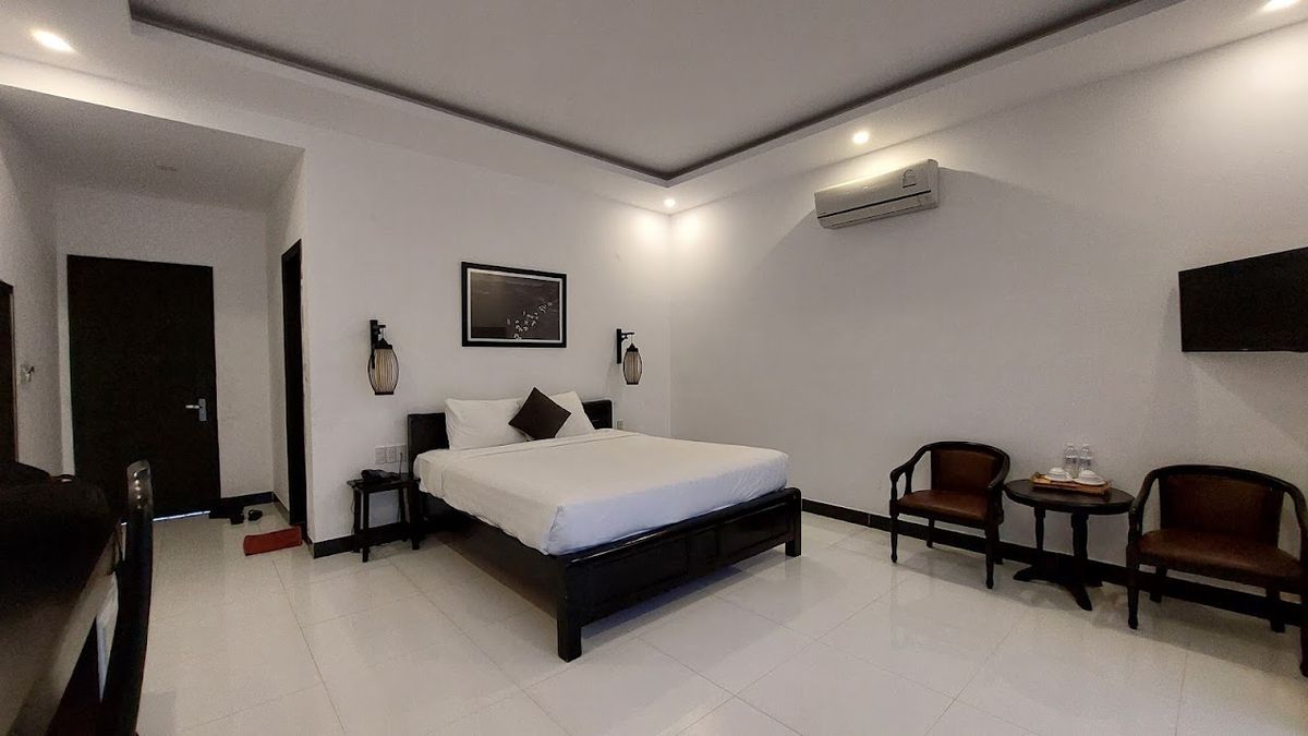Hoi An Sunny Pool Villa pool and grounds in Hoi An Old Town