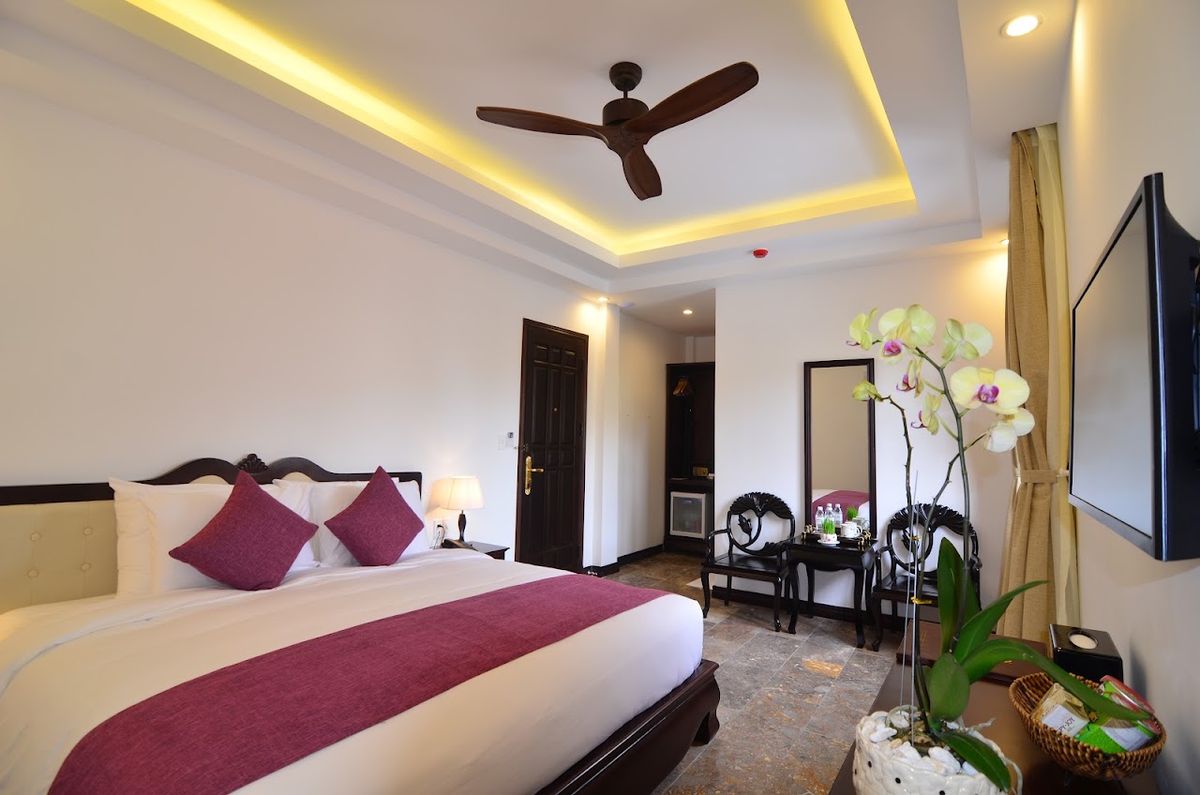 Hoian Central Hotel pool and grounds in Hoi An Old Town