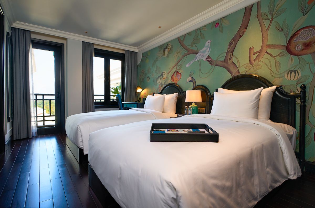 Hoian Delicacy Hotel pool and grounds in Hoi An Old Town