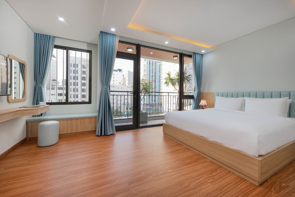 HUMMER HOTEL & APARTMENT pool and grounds in An Thuong