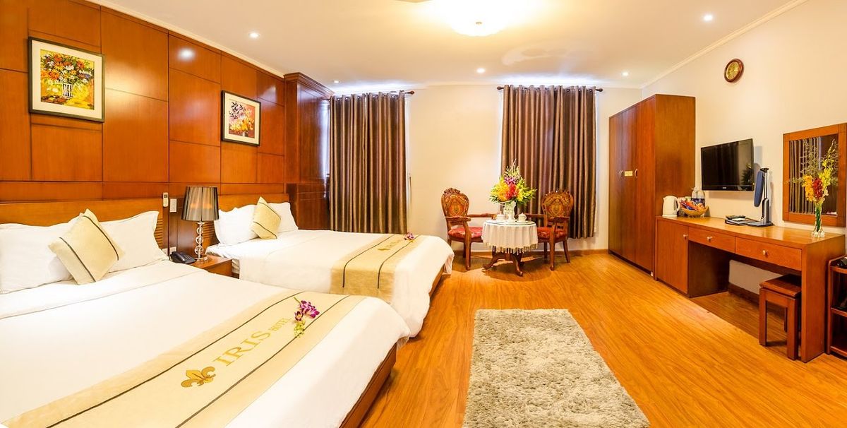 Iris Hotel pool and grounds in Da Nang City Centre