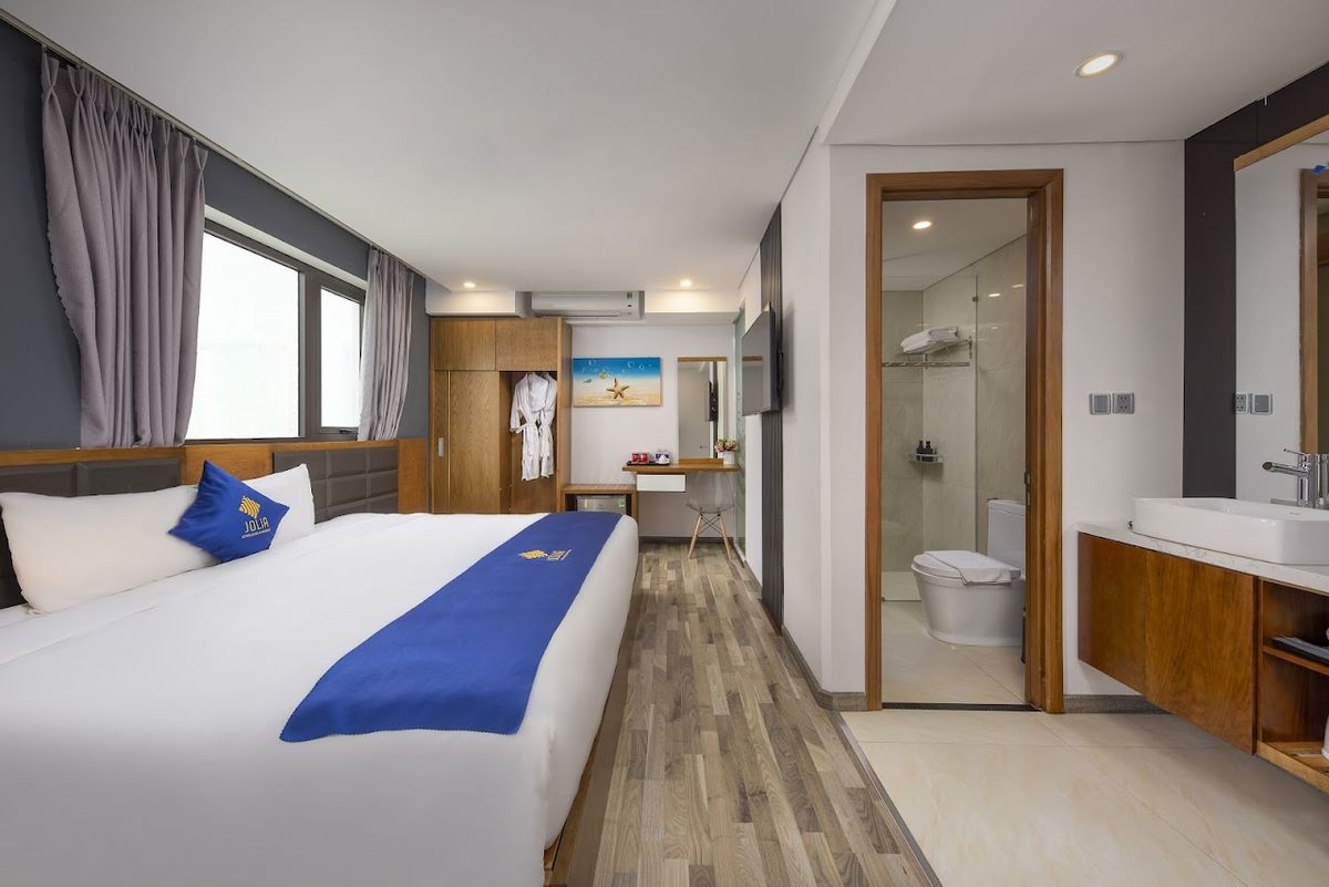 Jolia Hotel Danang Beach pool and grounds in An Thuong