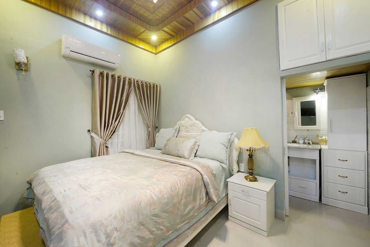 Kha My riverside Villa & Cafe pool and grounds in Cua Dai