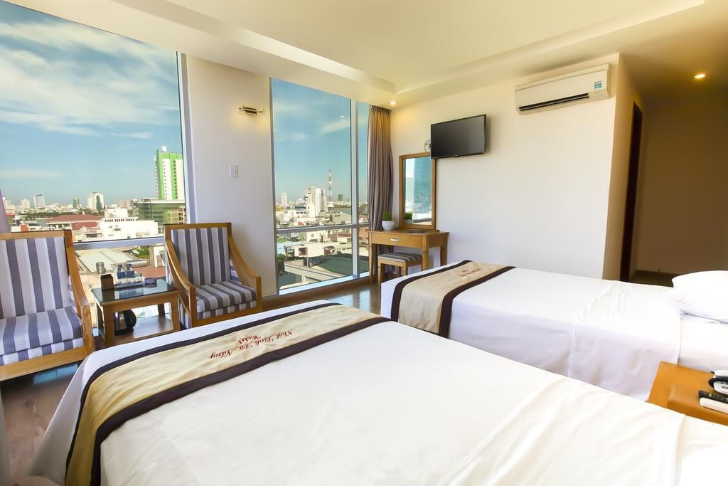 Khách sạn Nhật Linh194 Nguyễn Chí Thanh pool and grounds in Da Nang City Centre