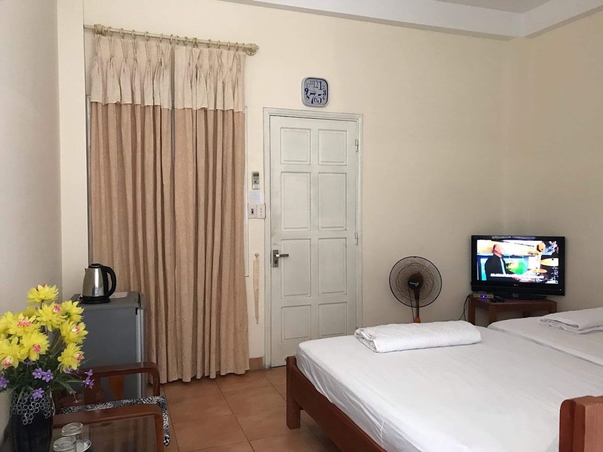 KHANG HOMESTAY pool and grounds in Da Nang City Centre