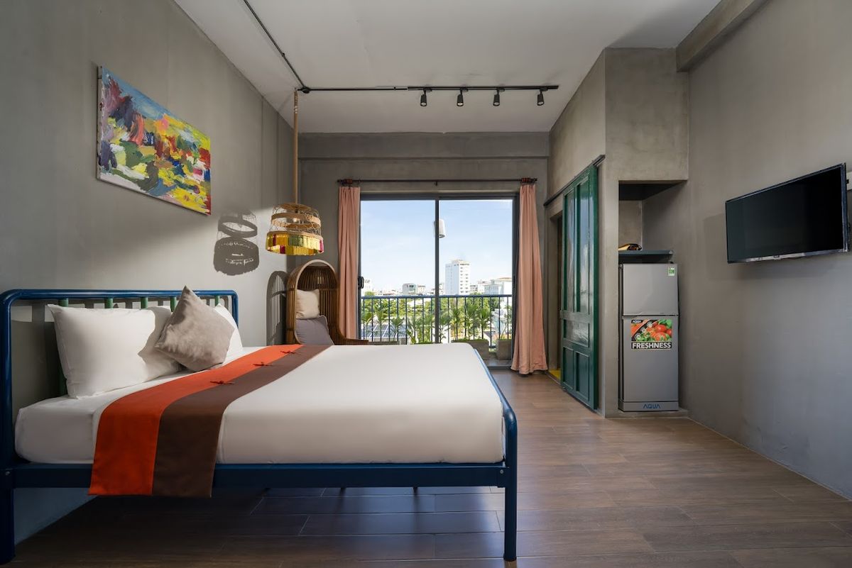La Maison Des Délices Hotel & Apartment pool and grounds in Da Nang City Centre