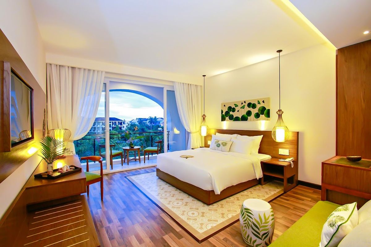 Lasenta Boutique Hotel Hoi An pool and grounds in Hoi An Old Town