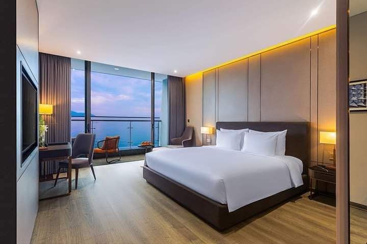 LE SANDS OCEANFRONT DANANG HOTEL pool and grounds in My Khe Beach