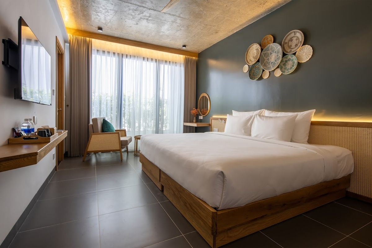 Leaf Hotel Danang pool and grounds in Son Tra
