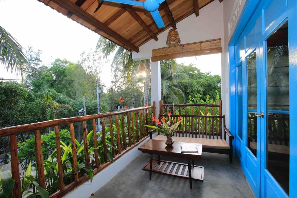 Life Beach Villa exterior in An Bang Beach
