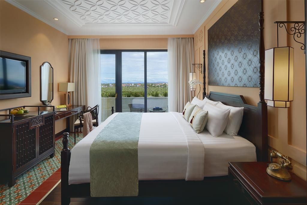 Little Riverside Hoi An - Little Luxury Hotel & Spa pool and grounds in Cua Dai