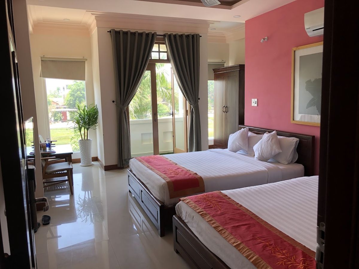 Luna Rossa Villa pool and grounds in Hoi An Old Town