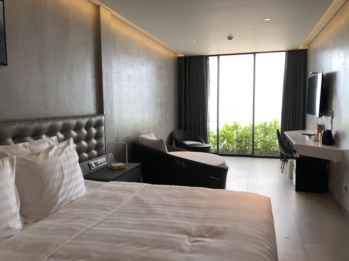 M Suite Danang pool and grounds in My Khe Beach