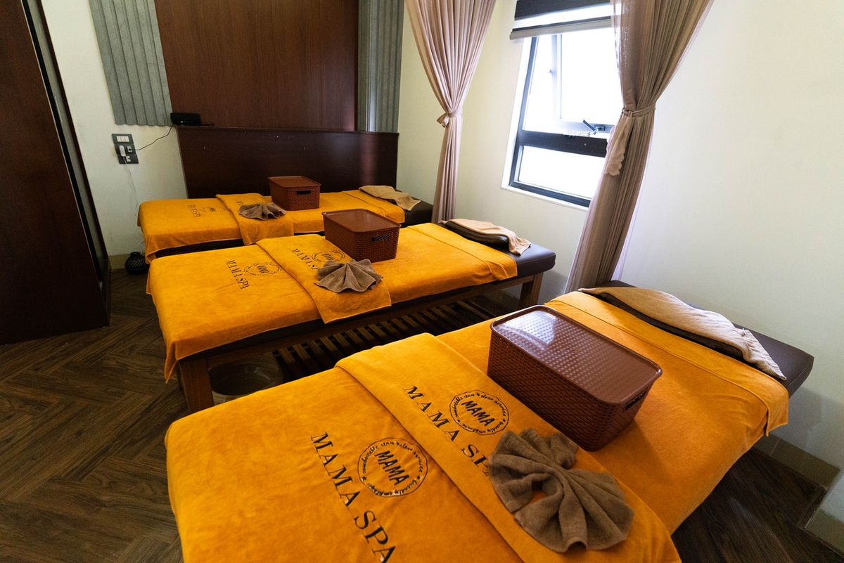 Mama hotel and Apartment pool and grounds in An Thuong