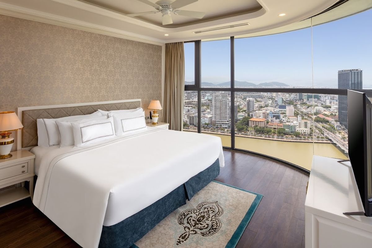 Meliá Vinpearl Danang Riverfront pool and grounds in Da Nang City Centre